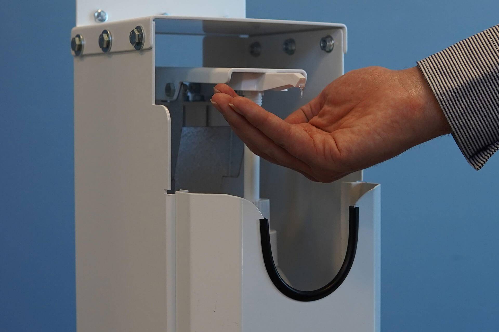 kleenstation-multi-hands-free-hand-sanitizer-station-in-use.jpg