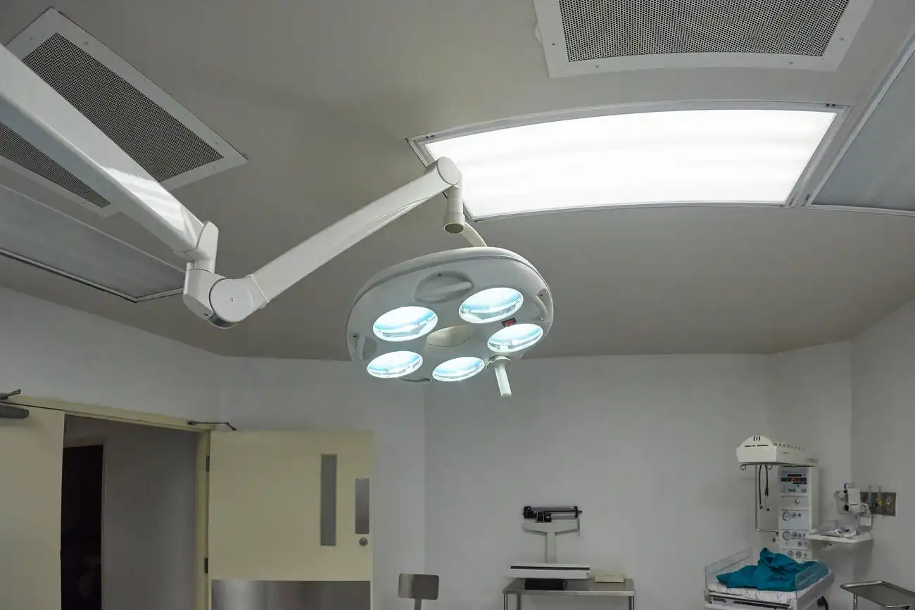 What are the Different Types of Surgical Lights?