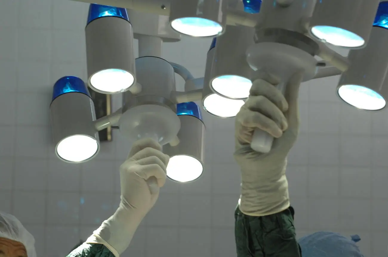 What is the Difference Between Surgical Light and Normal Light?